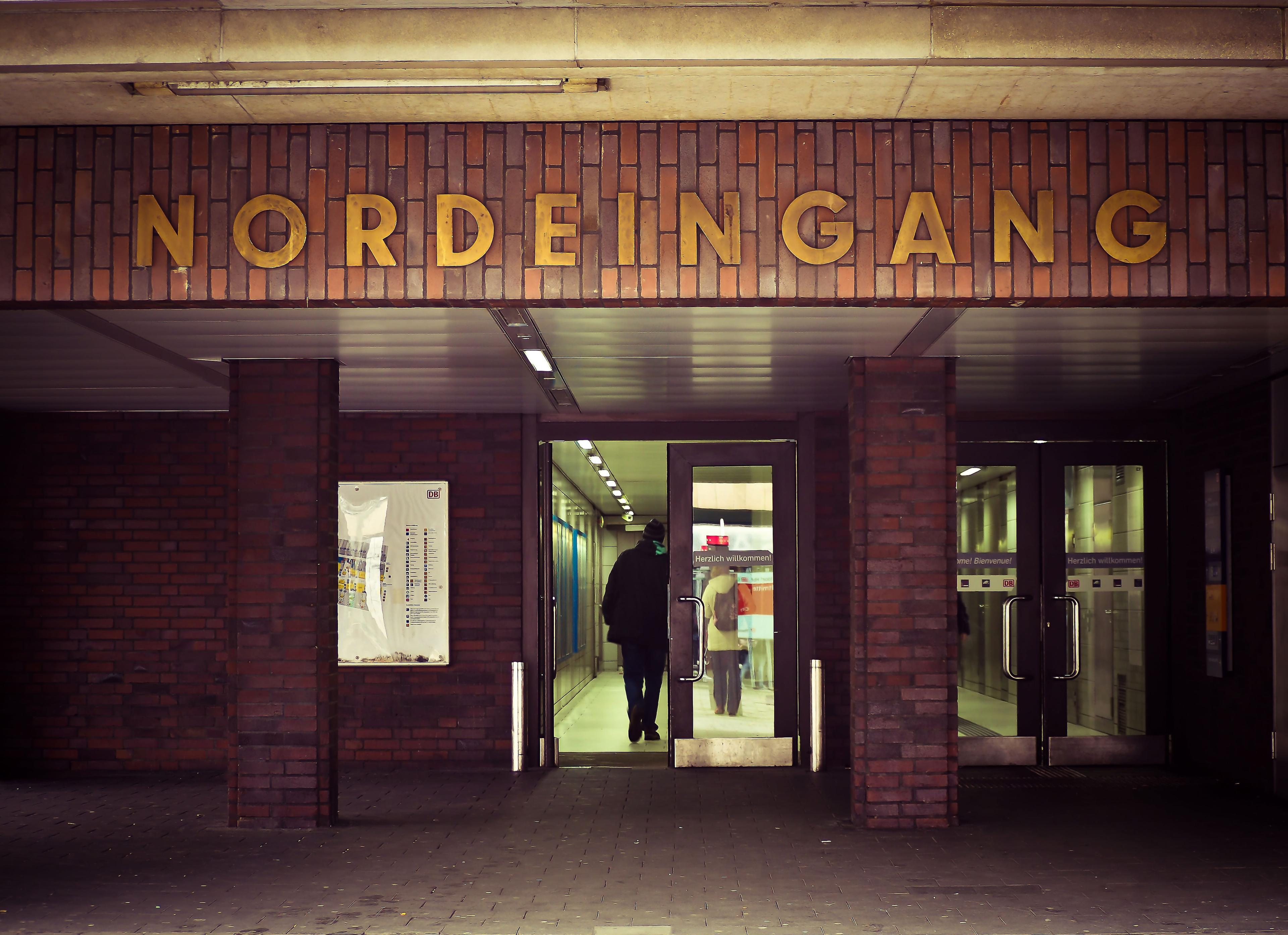 The north entrance to Düsseldorf Hauptbahnhof.