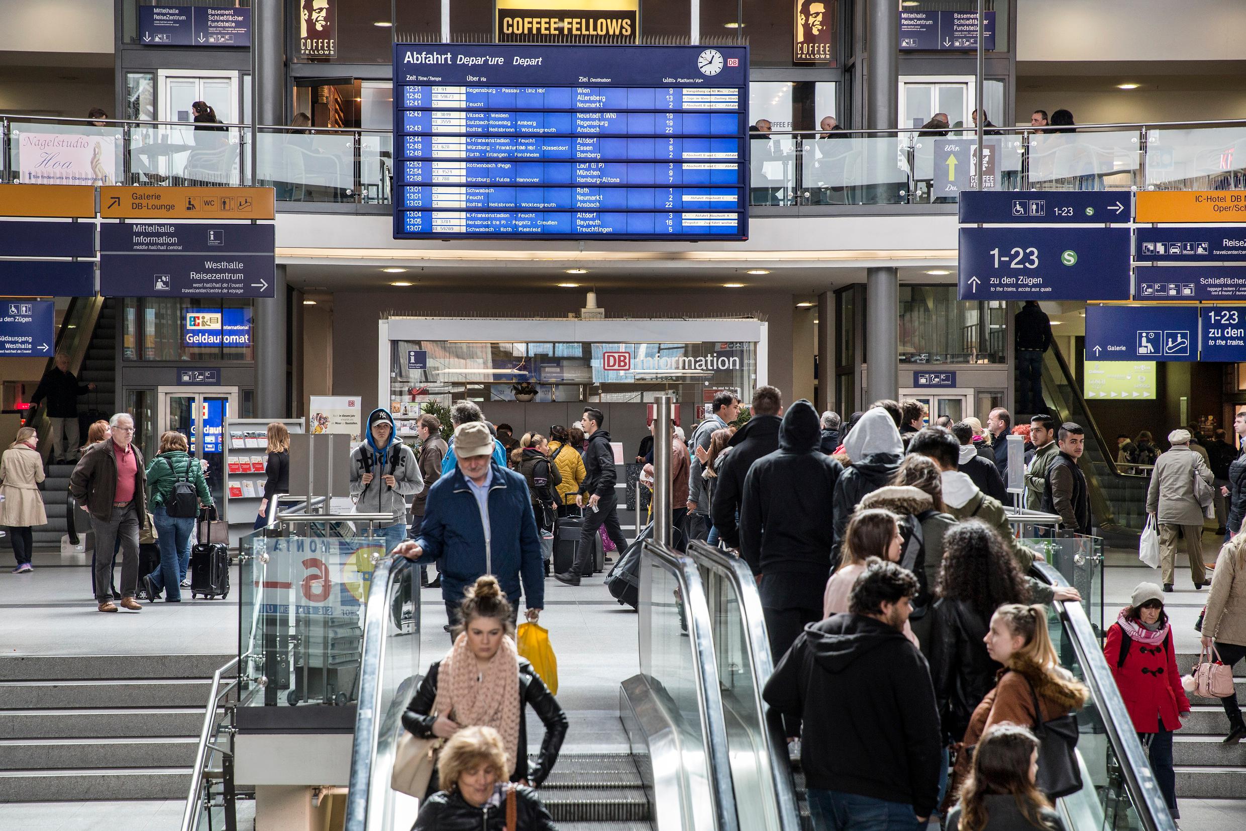 People cross the reception hall of Nürnberg Hauptbahnhof.